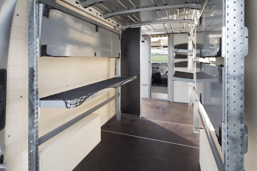 Интерьер Renault Master Parcel Van 2018 года  (UK) (фото 6 из 8)